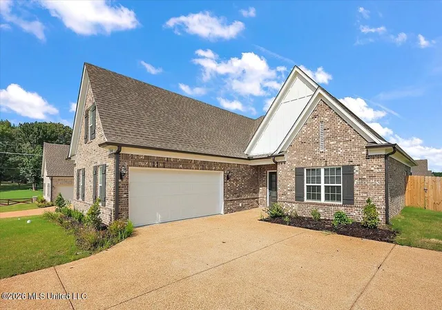 Photo 2 of Sale Pending at 8960 Acorn Ln, Southaven, MS 38672 | MLS# 4157945 | Listing updated on 2026-08-24