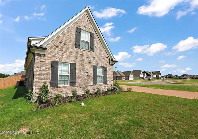 Photo 3 of Sale Pending at 8960 Acorn Ln, Southaven, MS 38672 | MLS# 4157945 | Listing updated on 2026-08-24