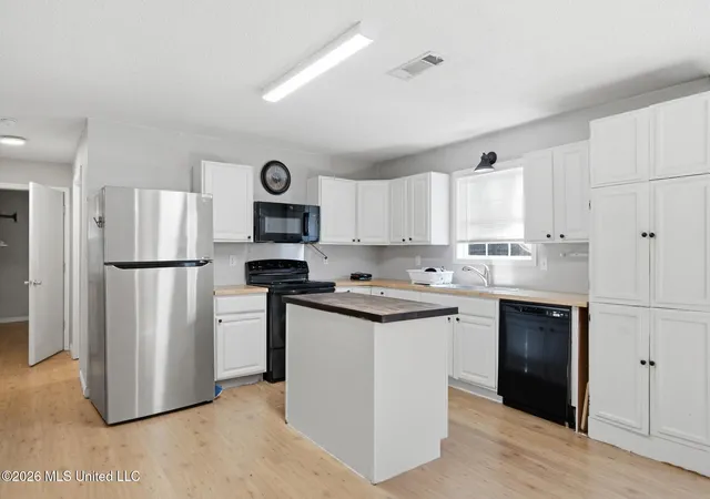 Photo 4 of Single family home for sale at 142 App Slade Rd, Hattiesburg, MS 39401 | MLS# 4157923 | Listing updated on 2026-08-09