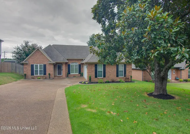 Photo 2 of Sale Pending at 1965 Pecan Ln, Southaven, MS 38671 | MLS# 4157908 | Listing updated on 2026-08-24