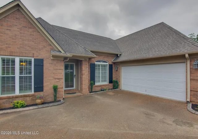 Photo 3 of Sale Pending at 1965 Pecan Ln, Southaven, MS 38671 | MLS# 4157908 | Listing updated on 2026-08-24
