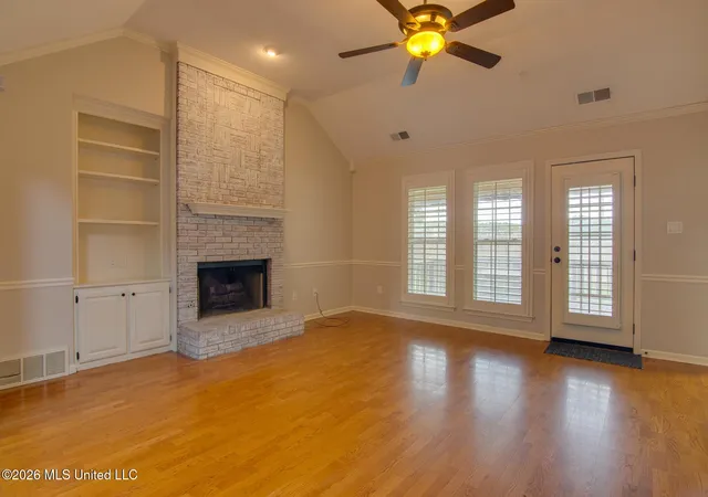 Photo 4 of Sale Pending at 1965 Pecan Ln, Southaven, MS 38671 | MLS# 4157908 | Listing updated on 2026-08-24