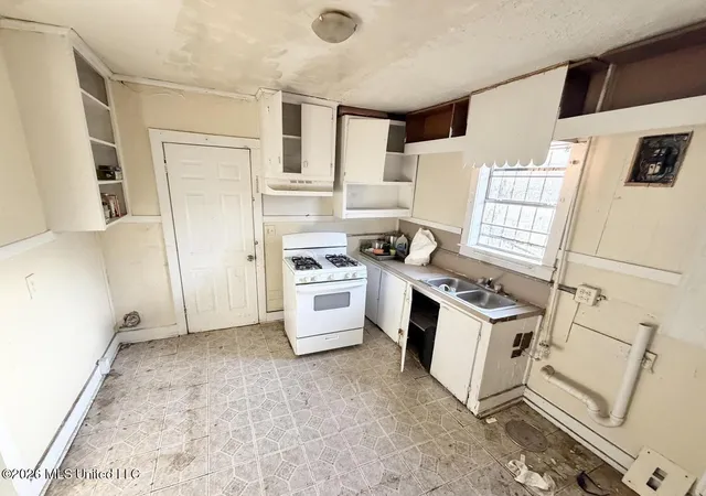 Photo 3 of Single family home for sale at 4210 Chennault Ave, Jackson, MS 39209 | MLS# 4157903 | Listing updated on 2026-08-03