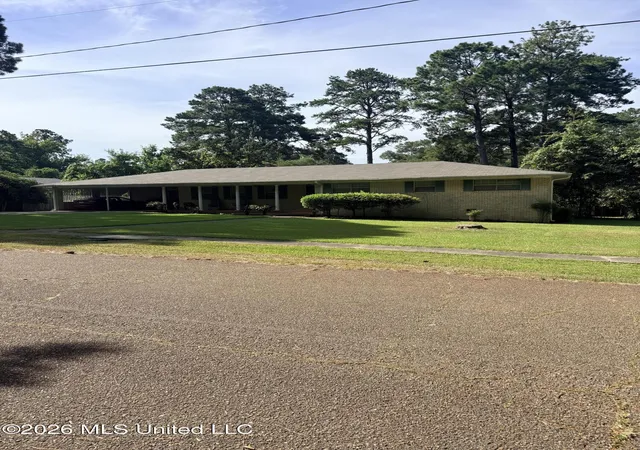 Photo 3 of Single family home for sale at 513 Charles St, Brookhaven, MS 39601 | MLS# 4157958 | Listing updated on 2026-09-16
