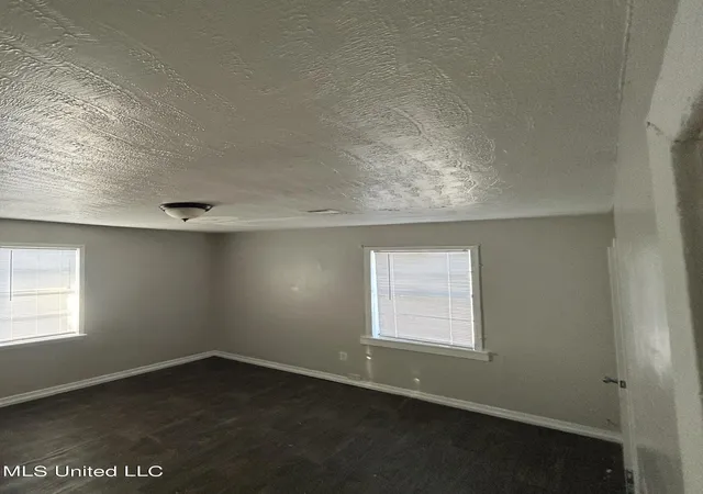 Photo 3 of Single family home for sale at 450 Derrick St, Jackson, MS 39203 | MLS# 4157936 | Listing updated on 2026-08-03