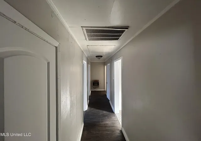 Photo 4 of Single family home for sale at 450 Derrick St, Jackson, MS 39203 | MLS# 4157936 | Listing updated on 2026-08-03