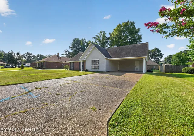 Photo 2 of Single family home for sale at 215 Sundance Cir, Richland, MS 39218 | MLS# 4158031 | Listing updated on 2026-08-04