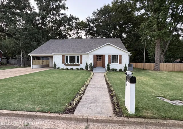 Photo 2 of Single family home for sale at 206 Bowden St, Senatobia, MS 38668 | MLS# 4157994 | Listing updated on 2026-08-03