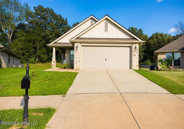 Photo 1 of Single family home for sale at 7822 Ridgedale Dr, Olive Branch, MS 38654 | MLS# 4158458 | Listing updated on 2026-09-06