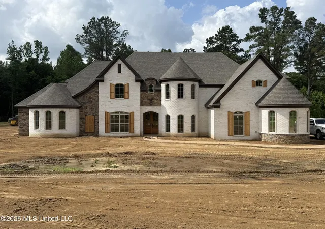 Photo 1 of Sale Pending at 84 Live Oaks Dr, Lamar, MS 38642 | MLS# 4158271 | Listing updated on 2026-08-06