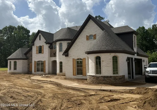 Photo 2 of Sale Pending at 84 Live Oaks Dr, Lamar, MS 38642 | MLS# 4158271 | Listing updated on 2026-08-06