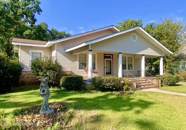 Photo 1 of Single family home for sale at 107 Pearl St, Crystal Springs, MS 39059 | MLS# 4160859 | Listing updated on 2026-08-29