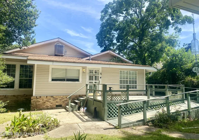 Photo 3 of Single family home for sale at 107 Pearl St, Crystal Springs, MS 39059 | MLS# 4160859 | Listing updated on 2026-08-29