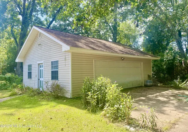 Photo 4 of Single family home for sale at 107 Pearl St, Crystal Springs, MS 39059 | MLS# 4160859 | Listing updated on 2026-08-29