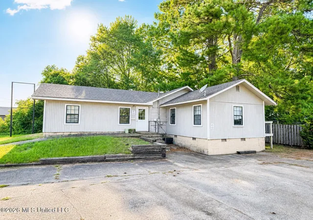 Photo 1 of Single family home for sale at 830 Lakeview Dr, Grenada, MS 38901 | MLS# 4158125 | Listing updated on 2026-08-04
