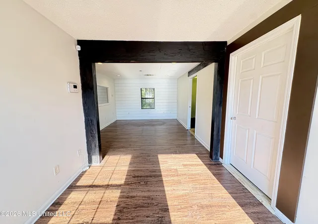 Photo 4 of Single family home for sale at 830 Lakeview Dr, Grenada, MS 38901 | MLS# 4158125 | Listing updated on 2026-08-04