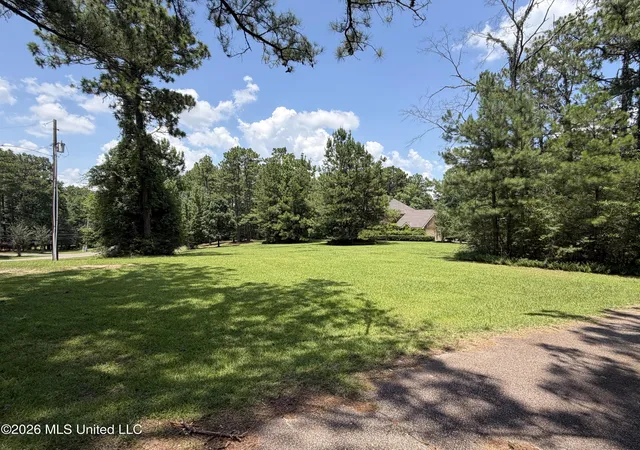 Photo 3 of Sale Pending at 2000 S 40th Avenue, Hattiesburg, MS 39402 | MLS# 4157987 | Listing updated on 2026-08-13
