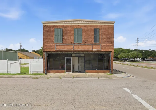 Photo 2 of Multi family home for sale at 100 Elizabeth St, Picayune, MS 39466 | MLS# 4157991 | Listing updated on 2026-08-16