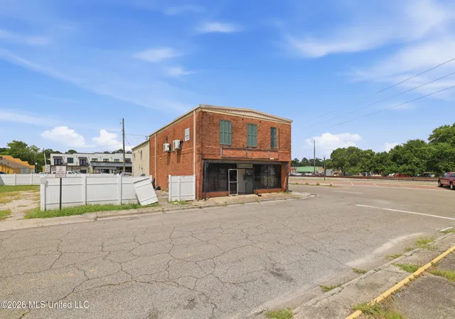 Photo 3 of Multi family home for sale at 100 Elizabeth St, Picayune, MS 39466 | MLS# 4157991 | Listing updated on 2026-08-16