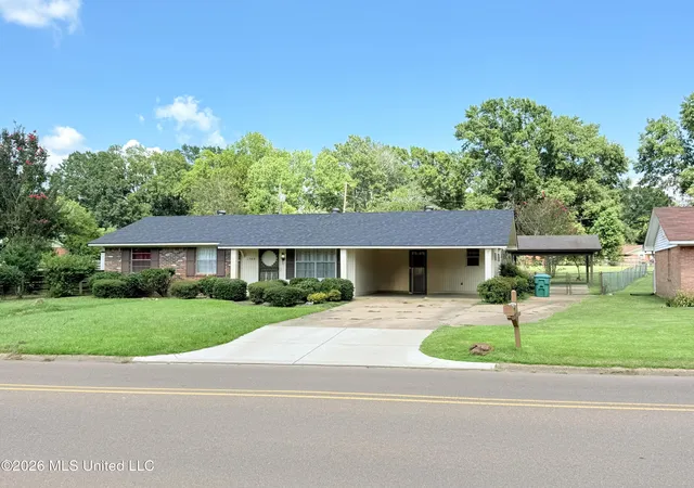Photo 2 of Sale Pending at 1584 Vance Rd, Grenada, MS 38901 | MLS# 4158128 | Listing updated on 2026-08-25