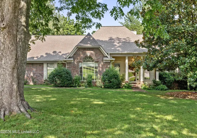 Photo 1 of Sale Pending at 3810 Meadow Crk Dr, Olive Branch, MS 38654 | MLS# 4158516 | Listing updated on 2026-08-25