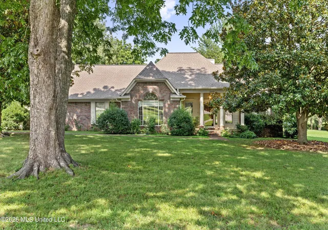 Photo 2 of Sale Pending at 3810 Meadow Crk Dr, Olive Branch, MS 38654 | MLS# 4158516 | Listing updated on 2026-08-25