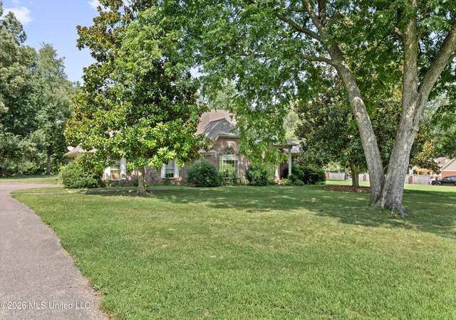 Photo 3 of Sale Pending at 3810 Meadow Crk Dr, Olive Branch, MS 38654 | MLS# 4158516 | Listing updated on 2026-08-25