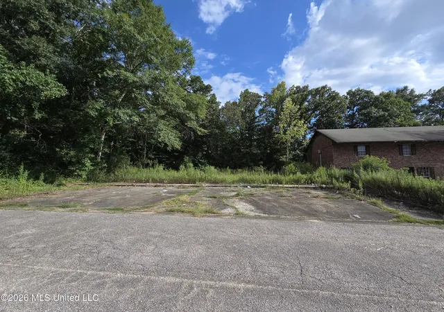 Photo 2 of Land for sale at 124 Plantation Blvd, Hattiesburg, MS 39401 | MLS# 4158033 | Listing updated on 2026-08-04