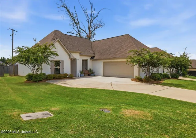 Photo 3 of Sale Pending at 105 Shore View Dr, Madison, MS 39110 | MLS# 4158091 | Listing updated on 2026-08-18