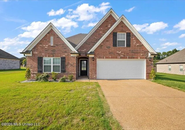 Photo 1 of Sale Pending at 2194 Julianna Dr, Southaven, MS 38672 | MLS# 4158551 | Listing updated on 2026-08-17
