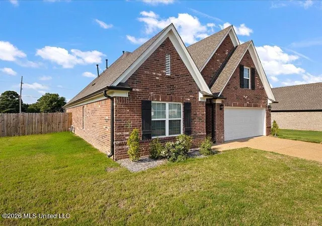 Photo 2 of Sale Pending at 2194 Julianna Dr, Southaven, MS 38672 | MLS# 4158551 | Listing updated on 2026-08-17