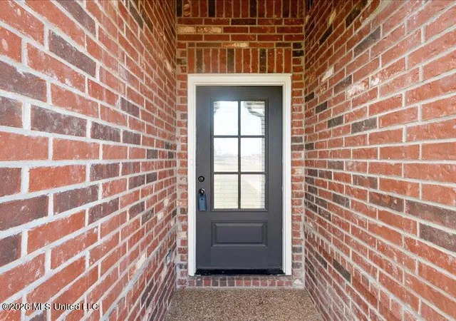 Photo 3 of Sale Pending at 2194 Julianna Dr, Southaven, MS 38672 | MLS# 4158551 | Listing updated on 2026-08-17