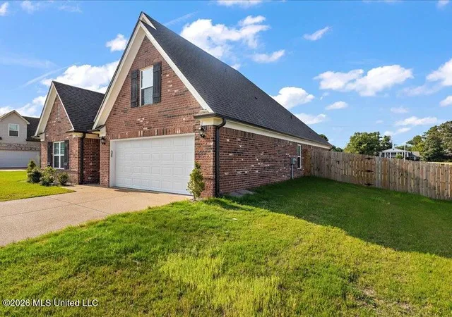 Photo 3 of Sale Pending at 2194 Julianna Dr, Southaven, MS 38672 | MLS# 4158551 | Listing updated on 2026-08-17