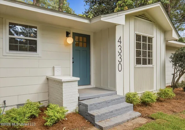 Photo 2 of Single family home for sale at 4330 Manhassett Dr, Jackson, MS 39211 | MLS# 4158054 | Listing updated on 2026-08-09