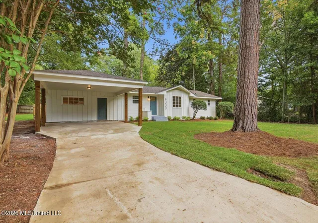 Photo 3 of Single family home for sale at 4330 Manhassett Dr, Jackson, MS 39211 | MLS# 4158054 | Listing updated on 2026-08-09