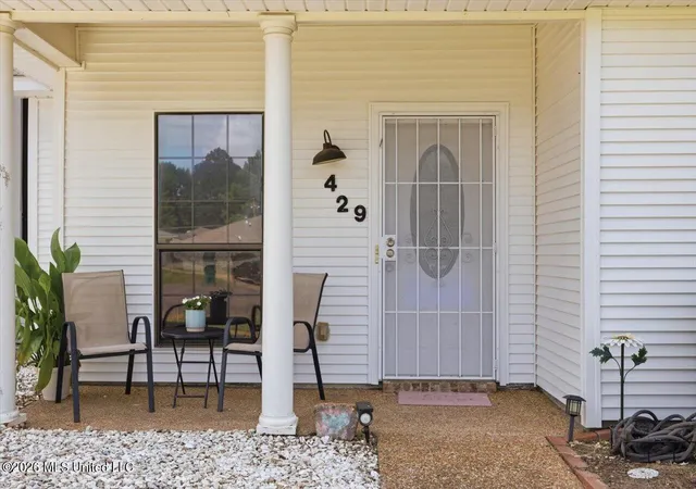 Photo 3 of Single family home for sale at 429 Vining Ct, Byram, MS 39272 | MLS# 4158105 | Listing updated on 2026-08-31