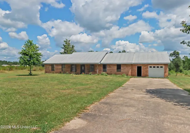 Photo 2 of Sale Pending at 116 Levi Bryant Rd, Lumberton, MS 39455 | MLS# 4158073 | Listing updated on 2026-09-13