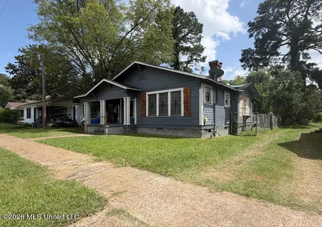 Photo 3 of Single family home for sale at 807 Evergreen Ave, Jackson, MS 39204 | MLS# 4158062 | Listing updated on 2026-08-04