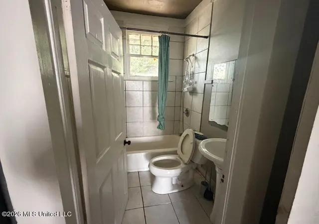 Photo 4 of Single family home for sale at 807 Evergreen Ave, Jackson, MS 39204 | MLS# 4158062 | Listing updated on 2026-08-04
