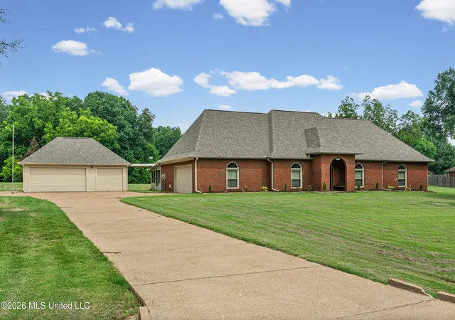 Photo 2 of Single family home for sale at 8805 Dove Hl Dr, Olive Branch, MS 38654 | MLS# 4158203 | Listing updated on 2026-09-14