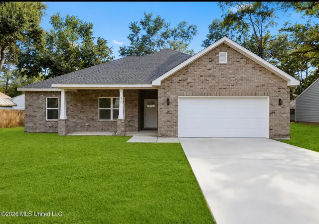 Photo 1 of Single family home for sale at 617 Peach St, Ocean Springs, MS 39564 | MLS# 4158477 | Listing updated on 2026-08-16