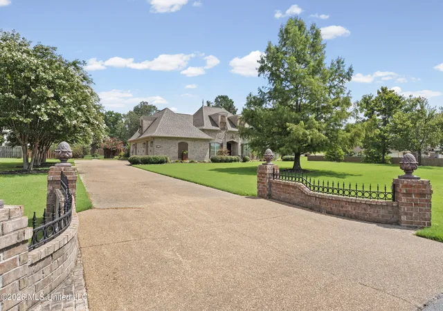 Photo 3 of Sale Pending at 2634 Fountain Gate Dr, Hernando, MS 38632 | MLS# 4158217 | Listing updated on 2026-09-07