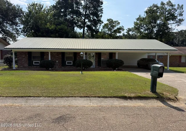 Photo 1 of Single family home for sale at 305 John Glenn Ave, Natchez, MS 39120 | MLS# 4158112 | Listing updated on 2026-09-08