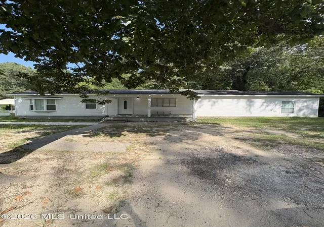 1st image of 800 S Main St, New Augusta, MS 39462 | MLS# 4158860