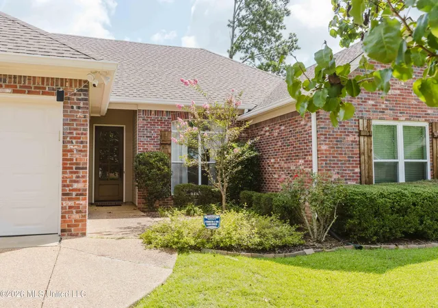 Photo 2 of Sale Pending at 120 Susan Ln, Brandon, MS 39042 | MLS# 4158108 | Listing updated on 2026-08-17