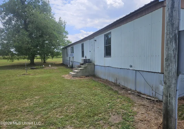 Photo 2 of Sale Pending at 112 E Cottondale Ct, Vidalia, LA 71373 | MLS# 4158141 | Listing updated on 2026-08-24