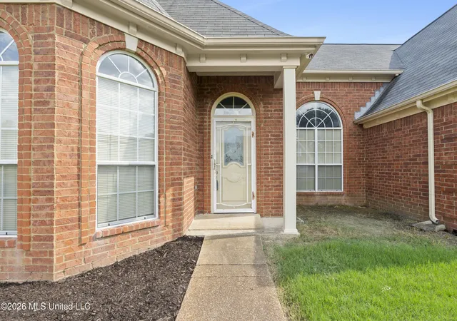 Photo 2 of Sale Pending at 12749 Fox Run Dr, Olive Branch, MS 38654 | MLS# 4159132 | Listing updated on 2026-08-29