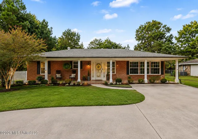 Photo 2 of Single family home for sale at 705 Saint Joseph St, Waveland, MS 39576 | MLS# 4158725 | Listing updated on 2026-08-29