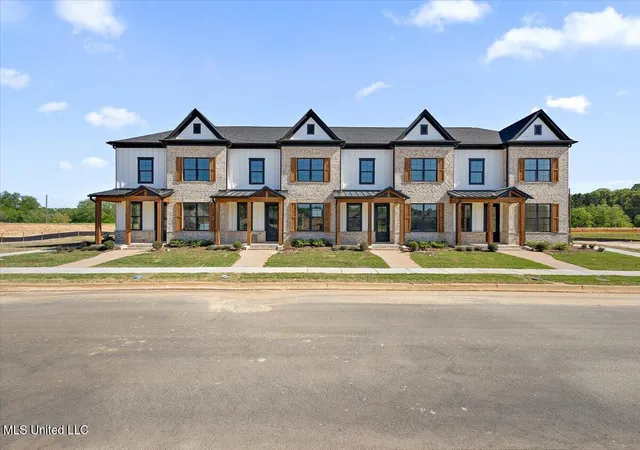 Photo 3 of Townhouse for sale at 691 Bolivar Dr, Nesbit, MS 38651 | MLS# 4158199 | Listing updated on 2026-09-15