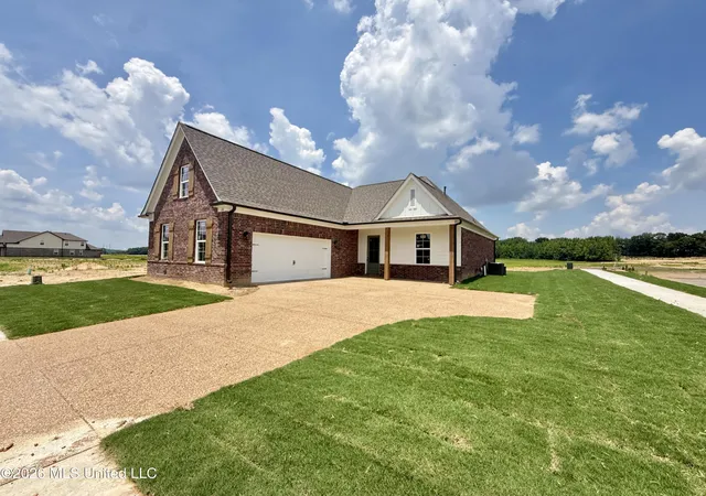 Photo 2 of Single family home for sale at 907 Coahoma Ct, Nesbit, MS 38651 | MLS# 4158202 | Listing updated on 2026-08-05